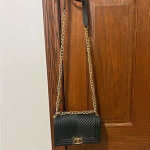 Elegant Black and Gold Chain Shoulder Bag